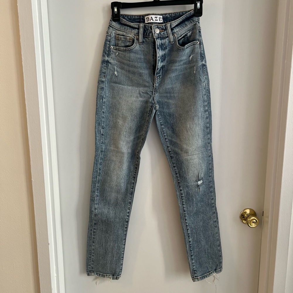 Ripped detail skinny jean